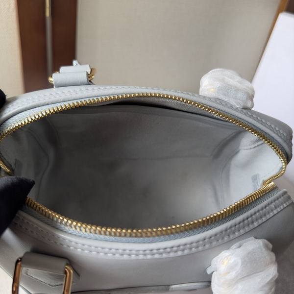 スーパーコピーブランドバッグ着用イメージ